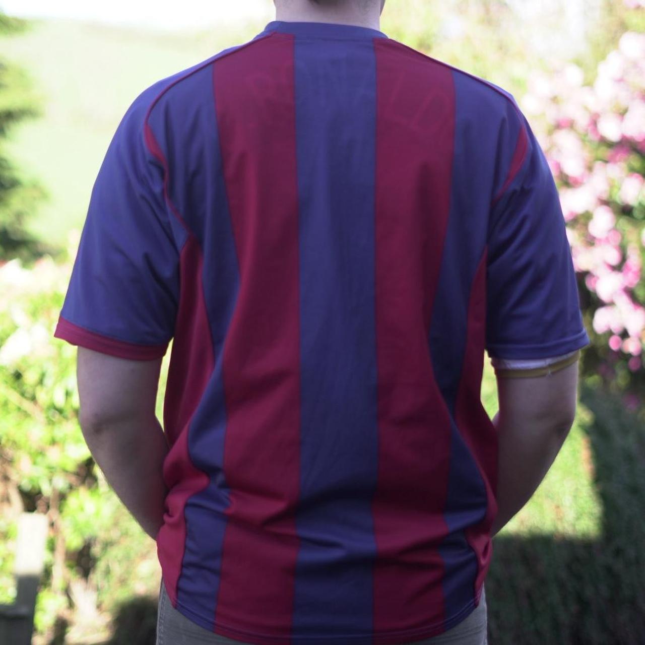 2004/05 Barcelona Home Shirt by Nike. Size XL