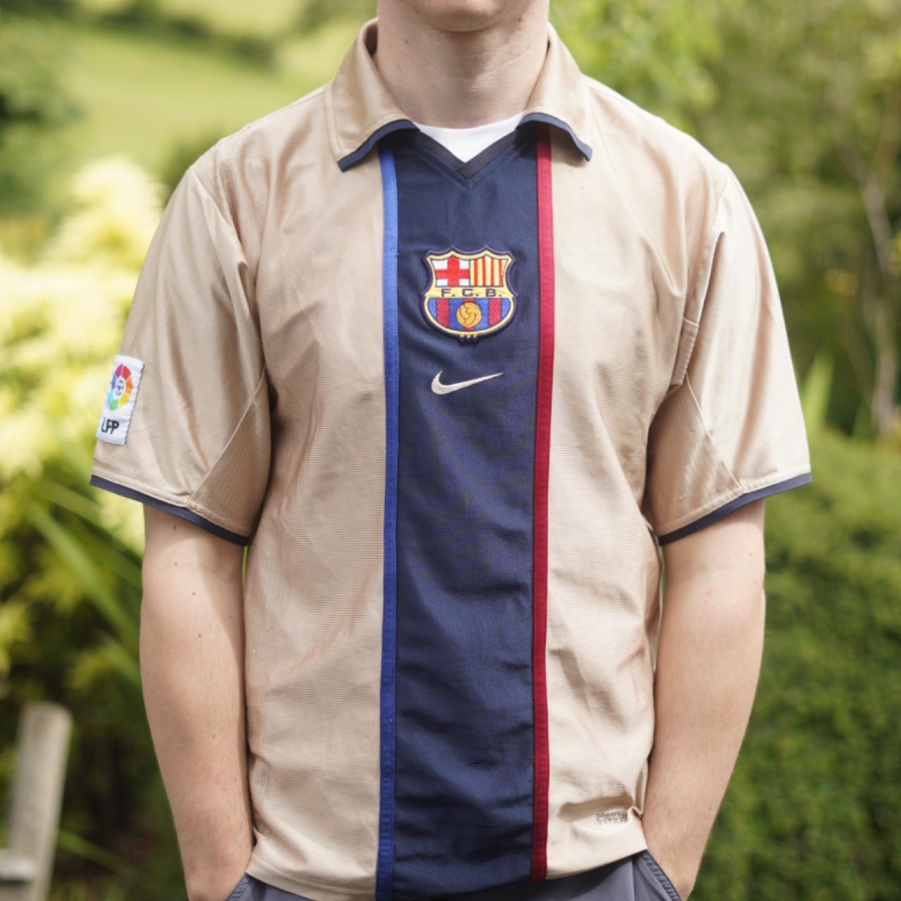2001/02 Barcelona Away Shirt by Nike - Rivaldo #10. Size Medium