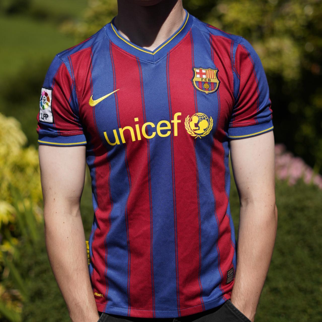 2009/10 Barcelona Home Shirt by Nike - Messi #10. Size XS