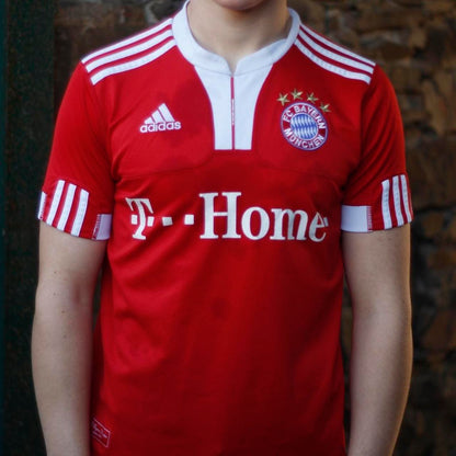 Bayern Munich 2009/10 Home Shirt by Adidas. Size Small.