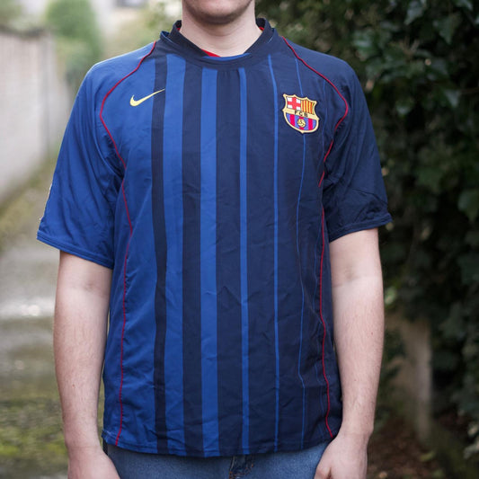 2005/06 Barcelona Away Shirt by Nike. Size XL.