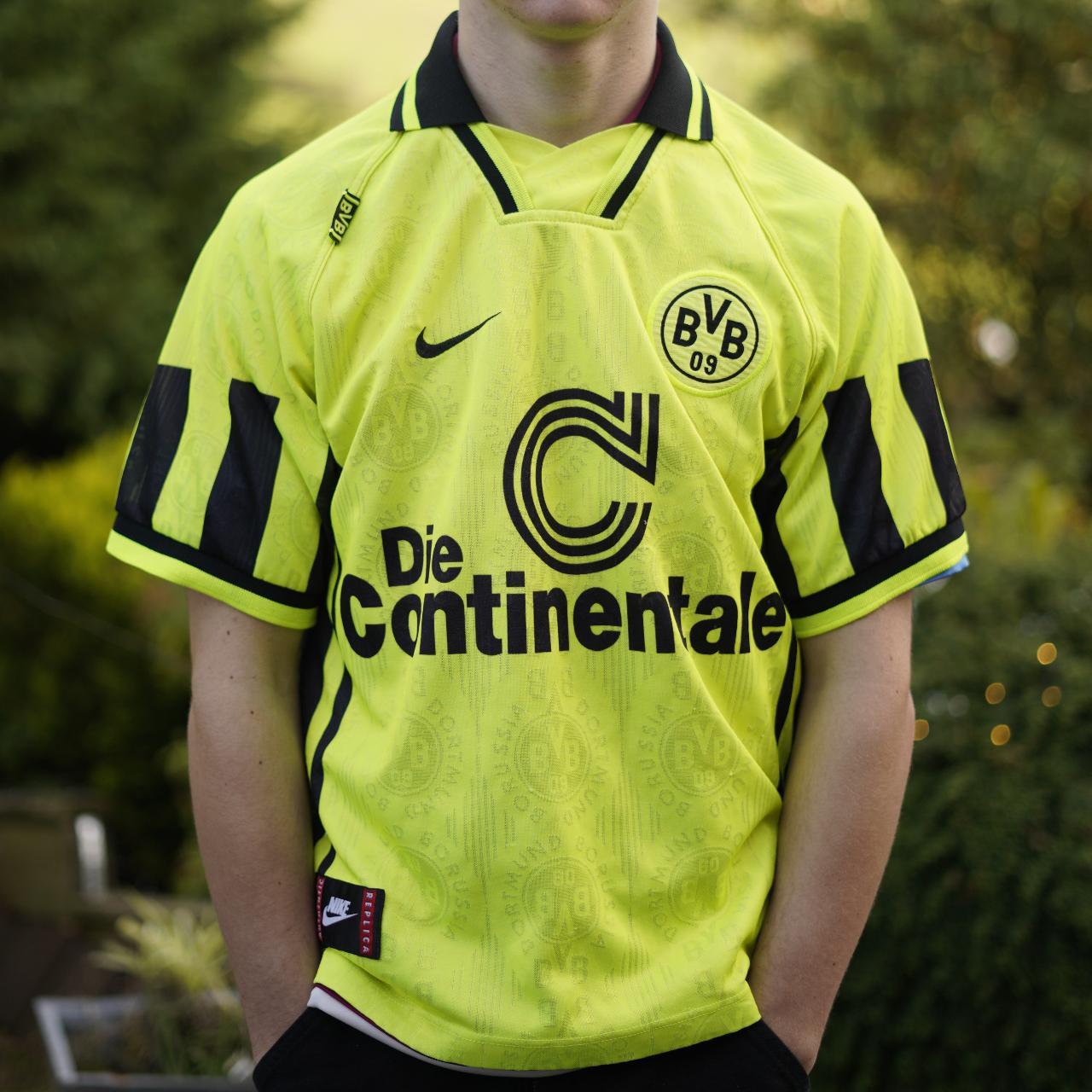 1996/97 Borussia Dortmund Home Shirt by Nike. Size Medium.