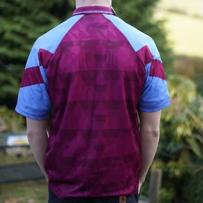 1991/92 Aston Villa Home Shirt by Umbro. Size Small