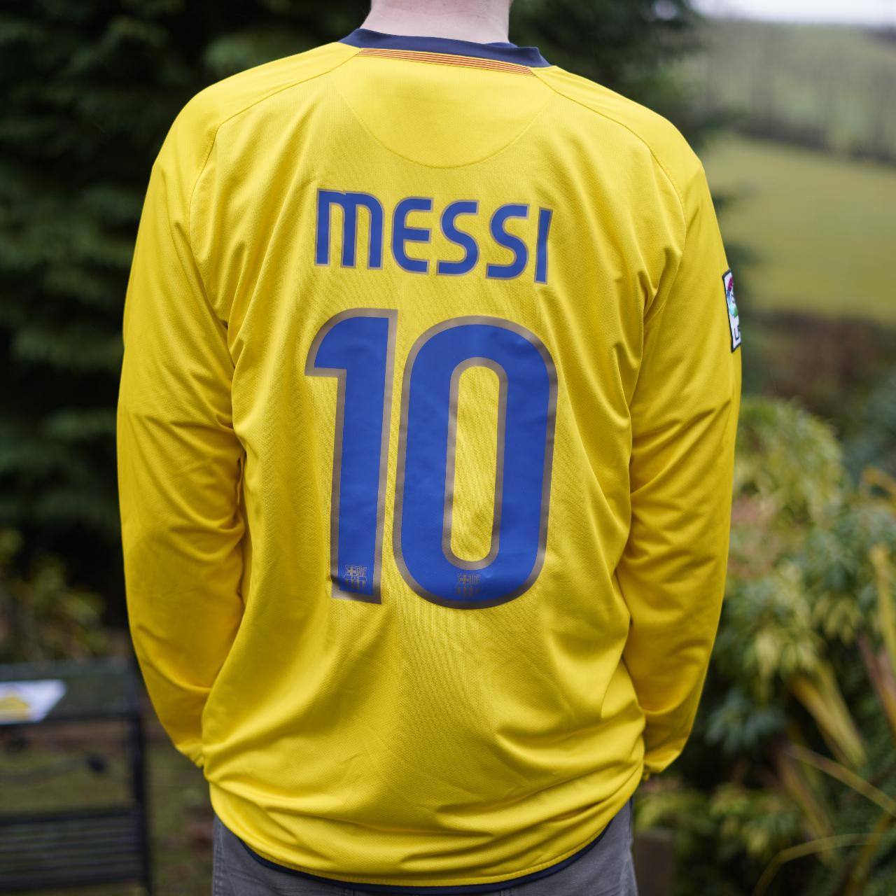 2008/09 Barcelona Long-sleeve Away Shirt by Nike - Messi #10. Size XL