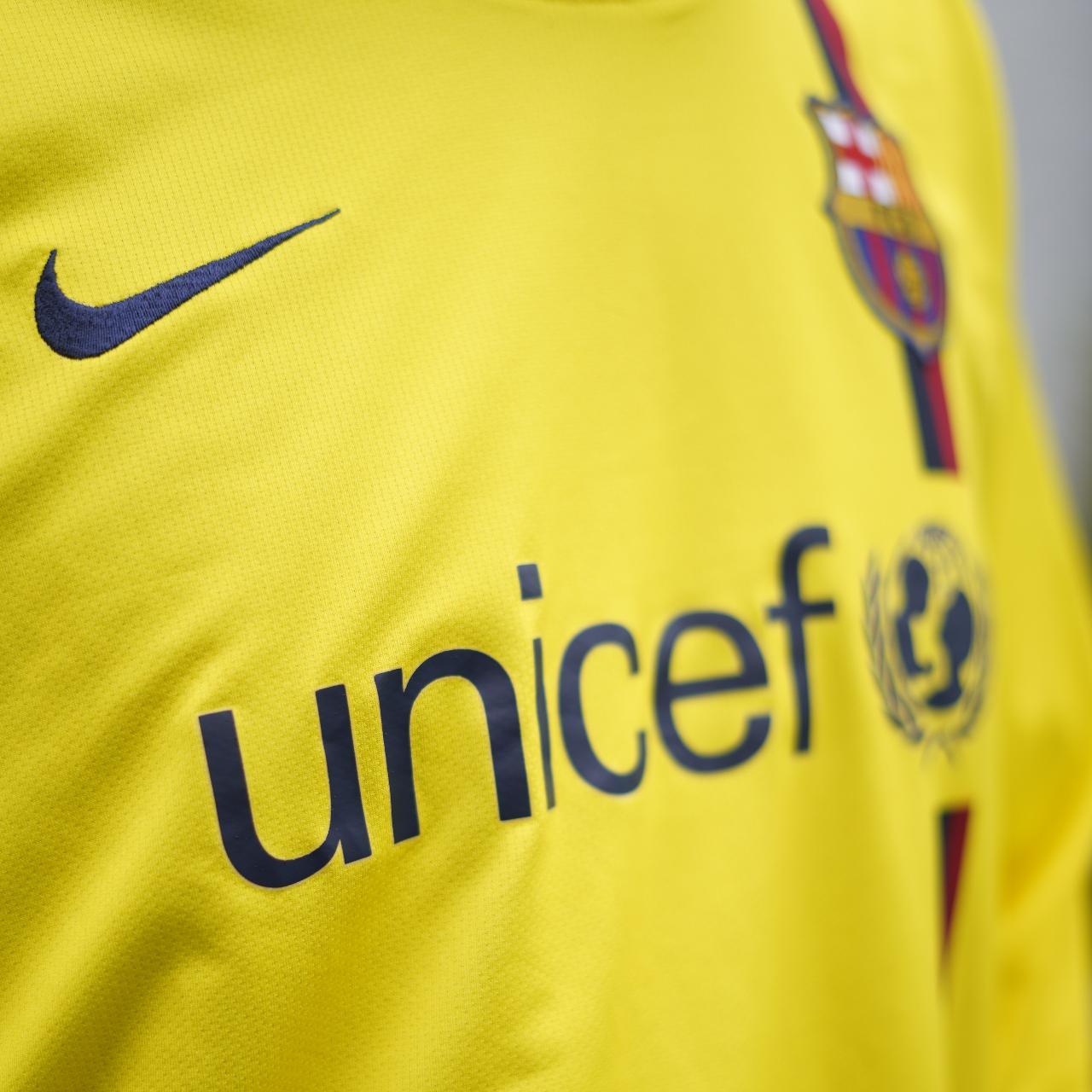 2008/09 Barcelona Long-sleeve Away Shirt by Nike - Messi #10. Size XL