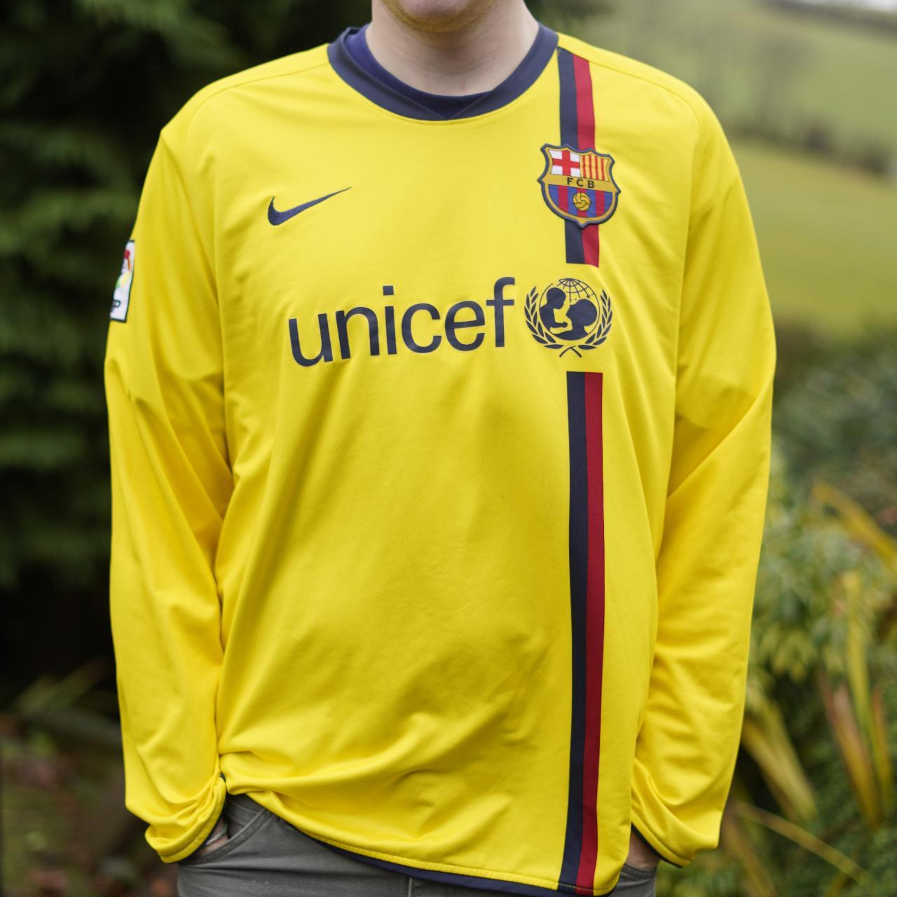 2008/09 Barcelona Long-sleeve Away Shirt by Nike - Messi #10. Size XL