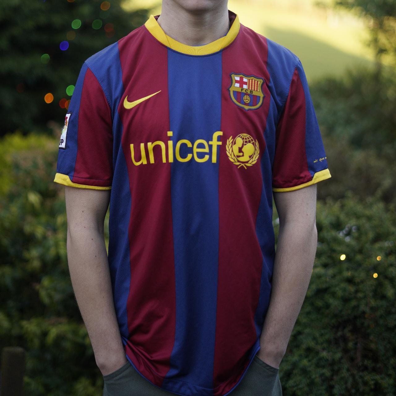 2010/11 Barcelona Home Shirt by Nike - Messi #10. Size Medium