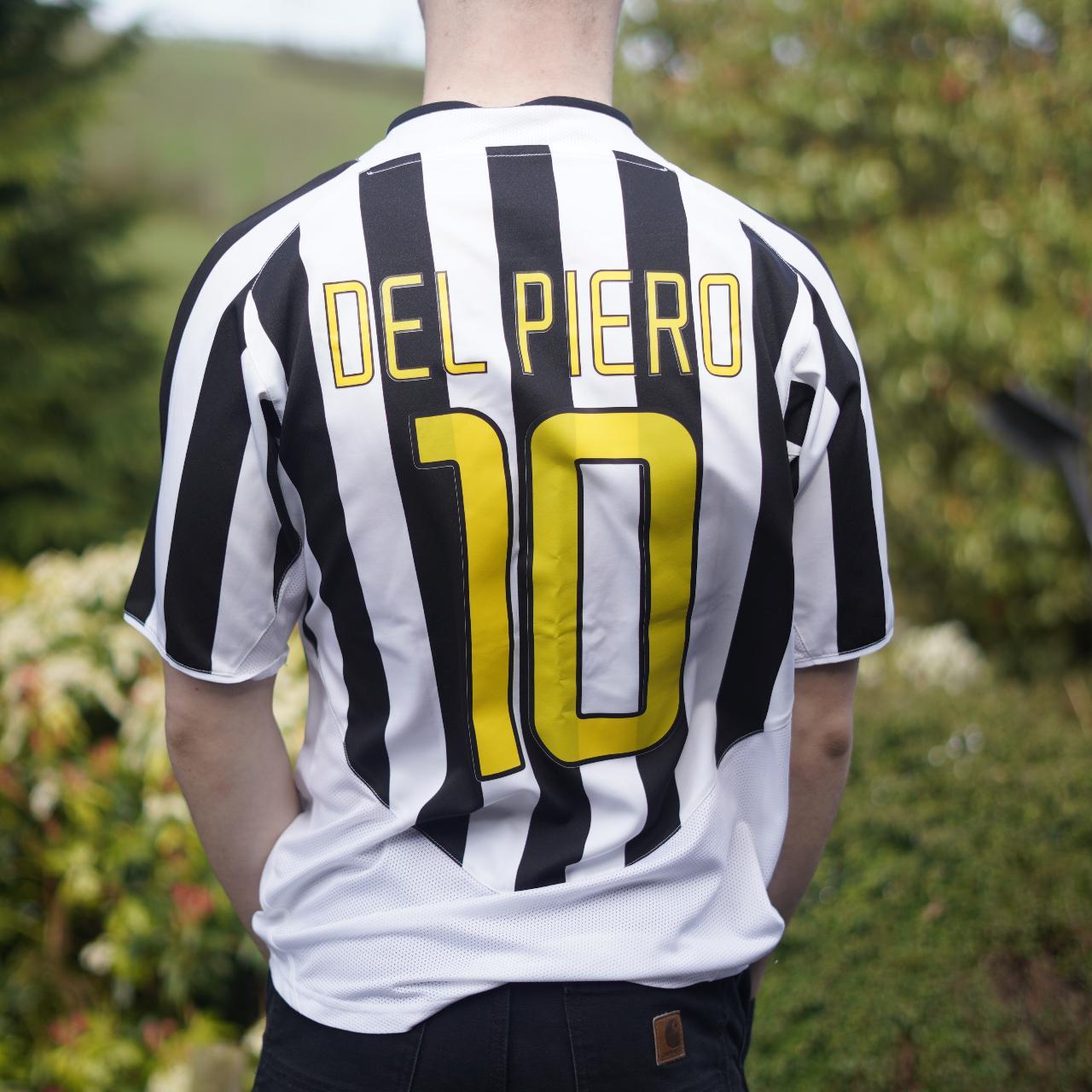 2003/04 Juventus Home Shirt by Nike - Del Piero #10. Size Small