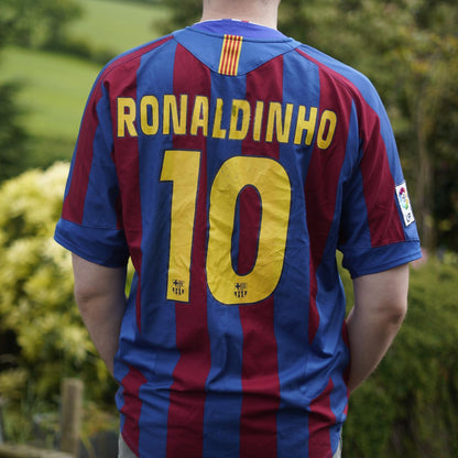 2005/06 Barcelona Home Shirt by Nike - Ronaldinho #10. Size XL