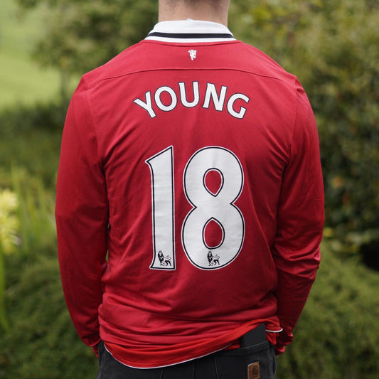 2011/12 Manchester United Home Shirt by Nike - Young #18. Size Small