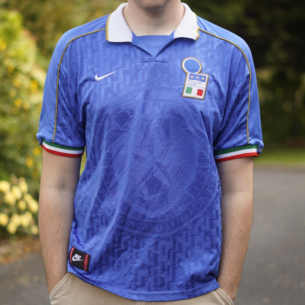 1996 Italy Home Shirt by Nike. Size Large