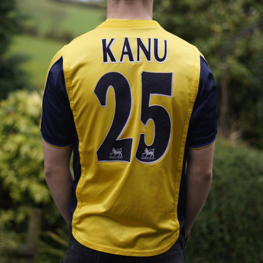 1999/01 Arsenal Away Shirt by Nike - Kanu #25. Size Small