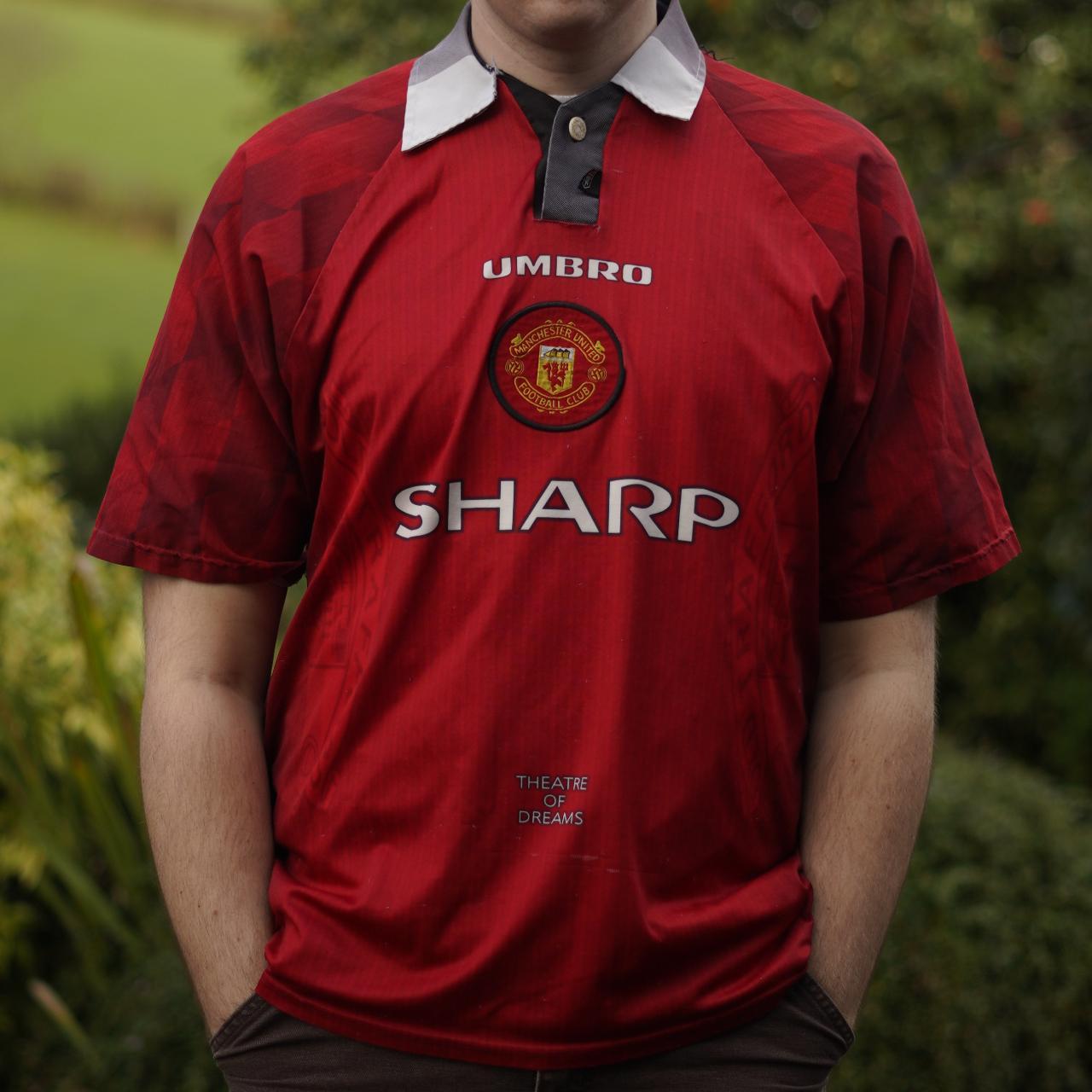 1996/98 Manchester United Home Shirt by Umbro. Size XL