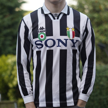 1995/97 Juventus Home Shirt by Kappa. Size XS