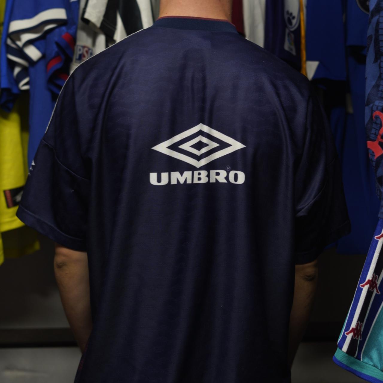'Cones' Mixer FC Training Top by Umbro. Size Medium