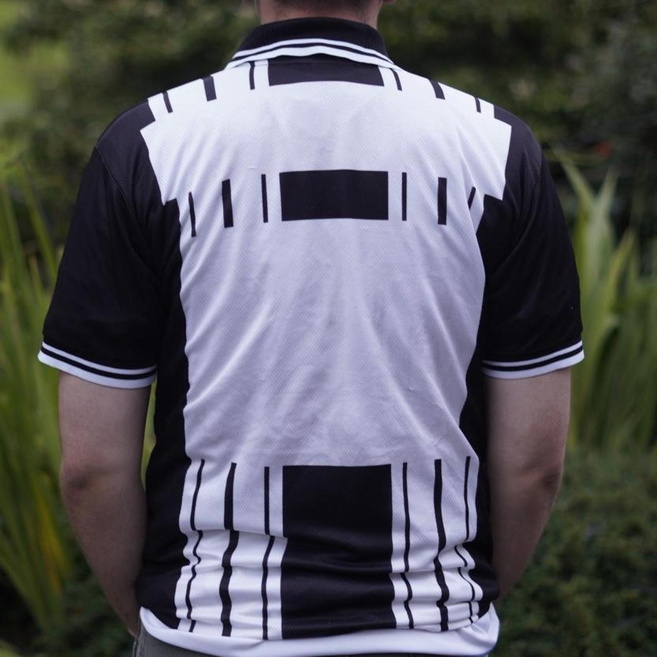 1998/99 Udinese Home Shirt by Diadora. Size Large