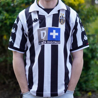1999/00 Juventus Home Shirt by Kappa - Del Piero #10. Size Medium