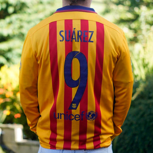 2015/16 Barcelona Away Shirt by Nike - Suarez #9. Size Medium