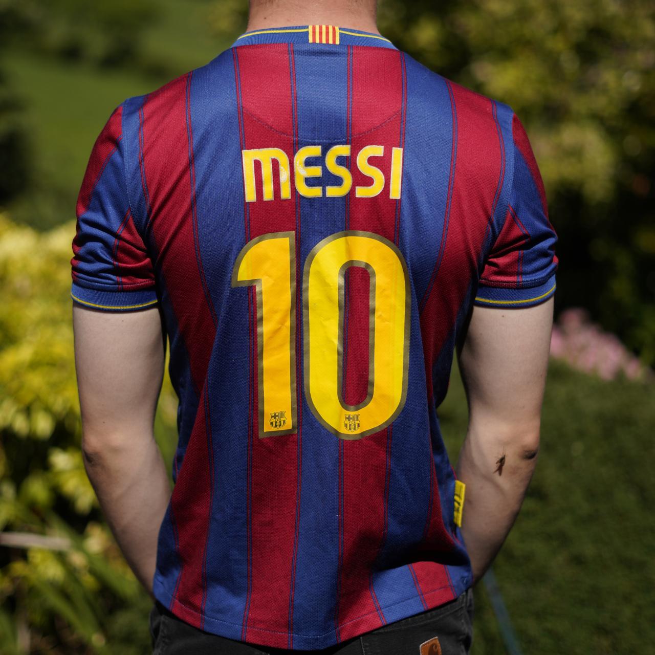2009/10 Barcelona Home Shirt by Nike - Messi #10. Size XS