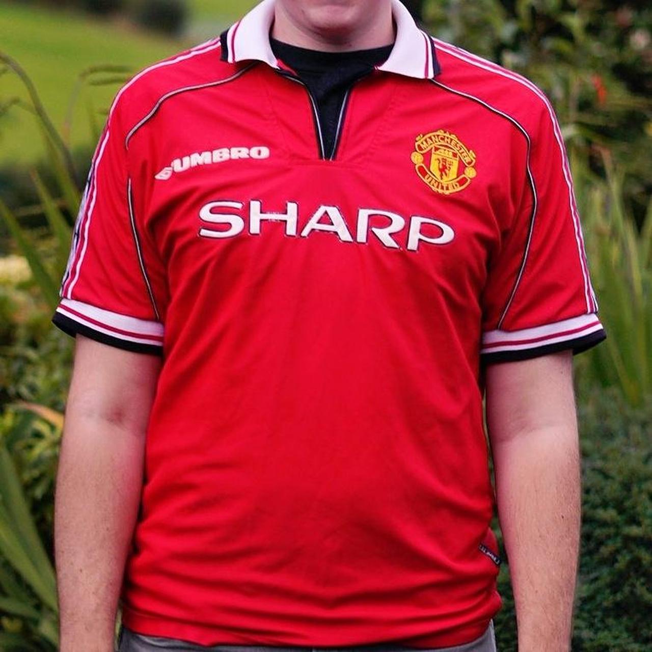 1998/99 Manchester United Home Shirt by Umbro. Size Large