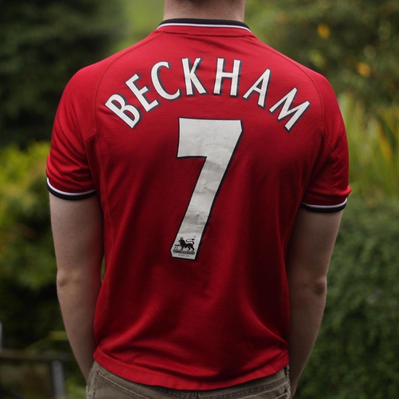 2000/01 Manchester United Home Shirt by Umbro - Beckham #7. Size XS