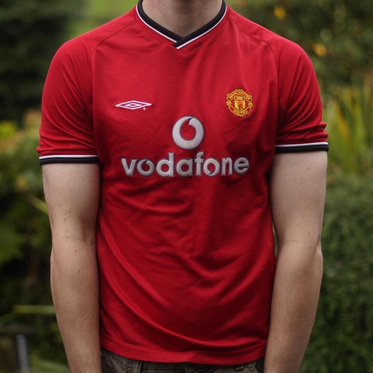 2000/01 Manchester United Home Shirt by Umbro - Beckham #7. Size XS