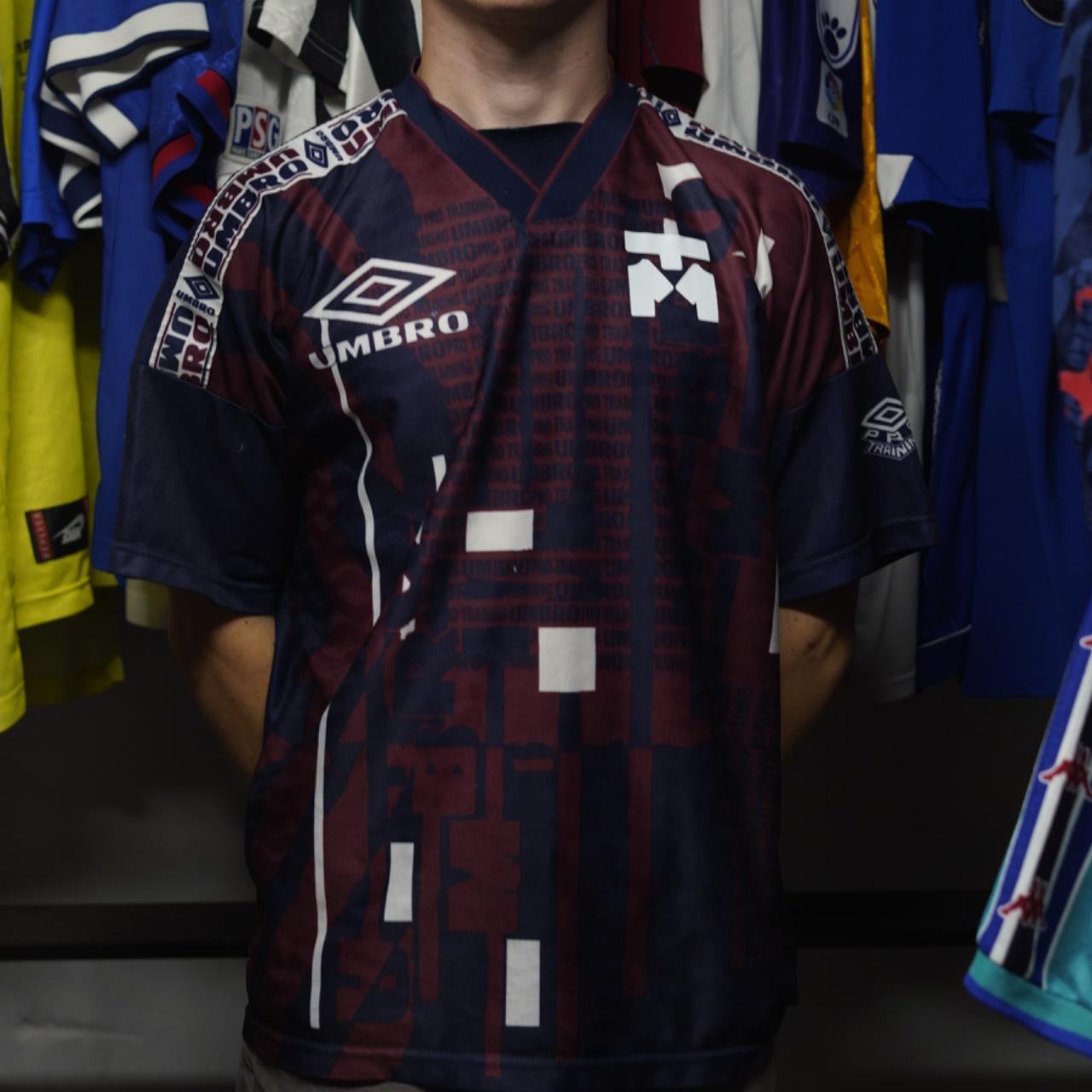 'Cones' Mixer FC Training Top by Umbro. Size Medium