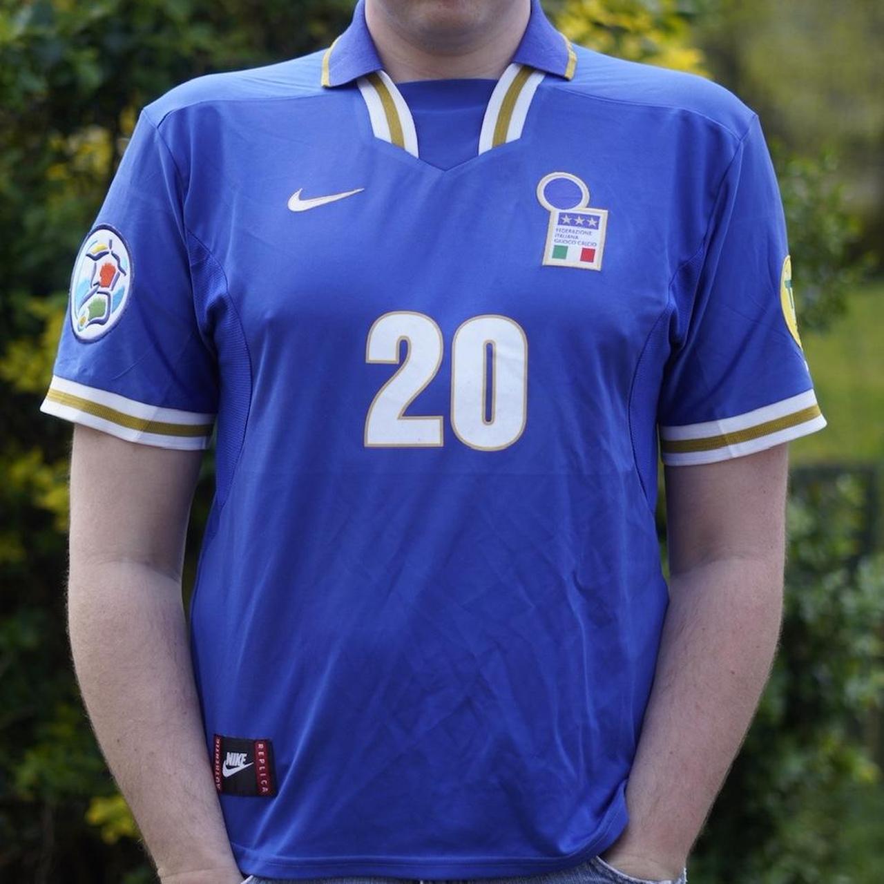 1996/96 Italy Home Shirt by Nike - Ravanelli #20. Size Large