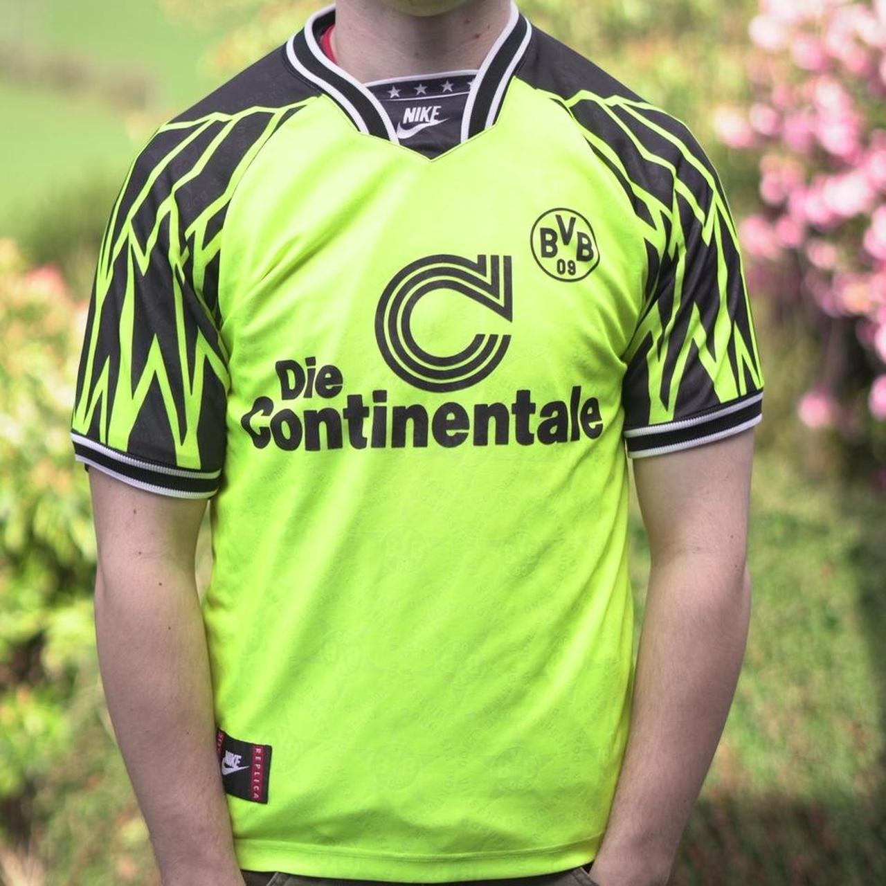 1994/95 Borussia Dortmund Home Shirt by Nike. Size Small