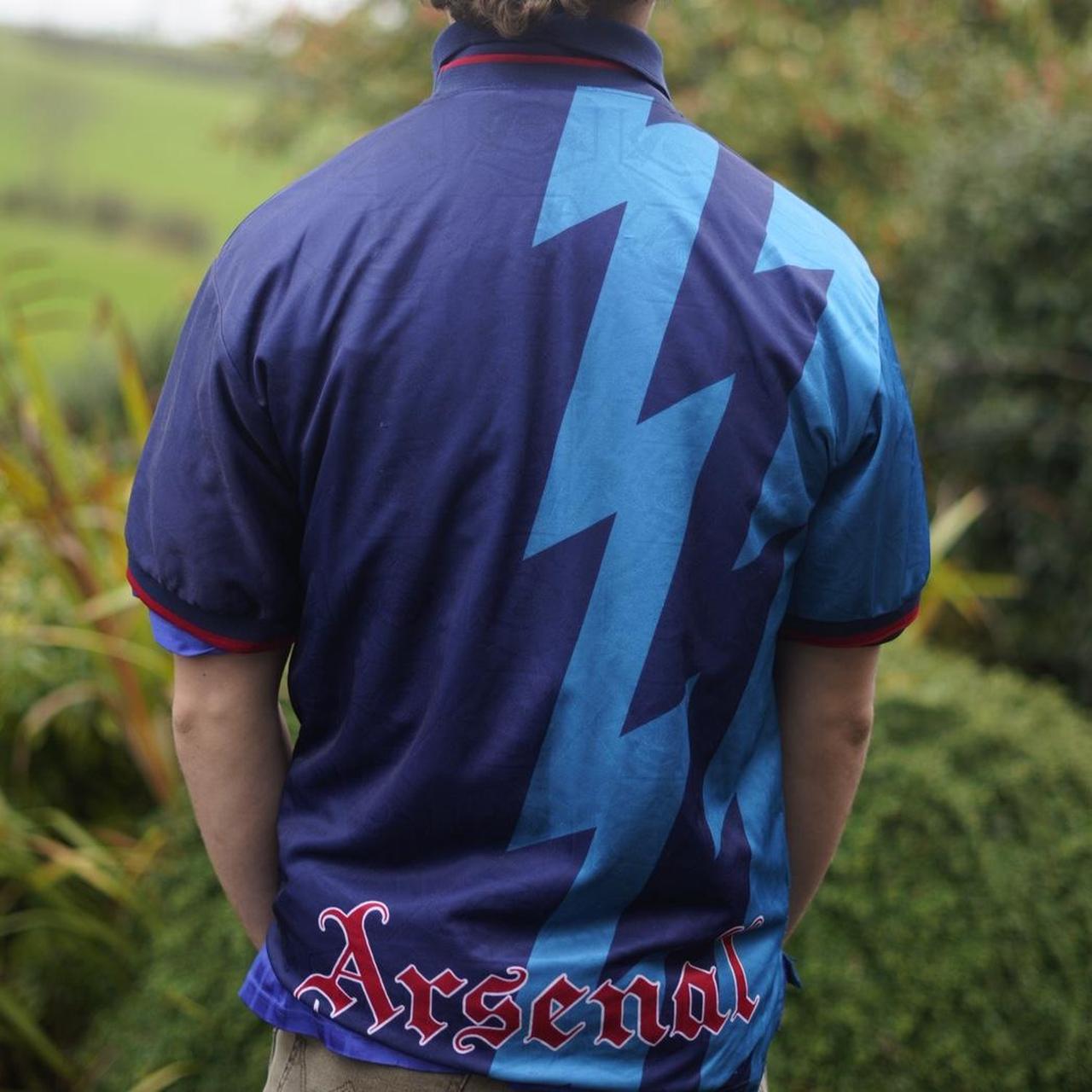 1995/96 Arsenal Away Shirt by Nike. Size Medium