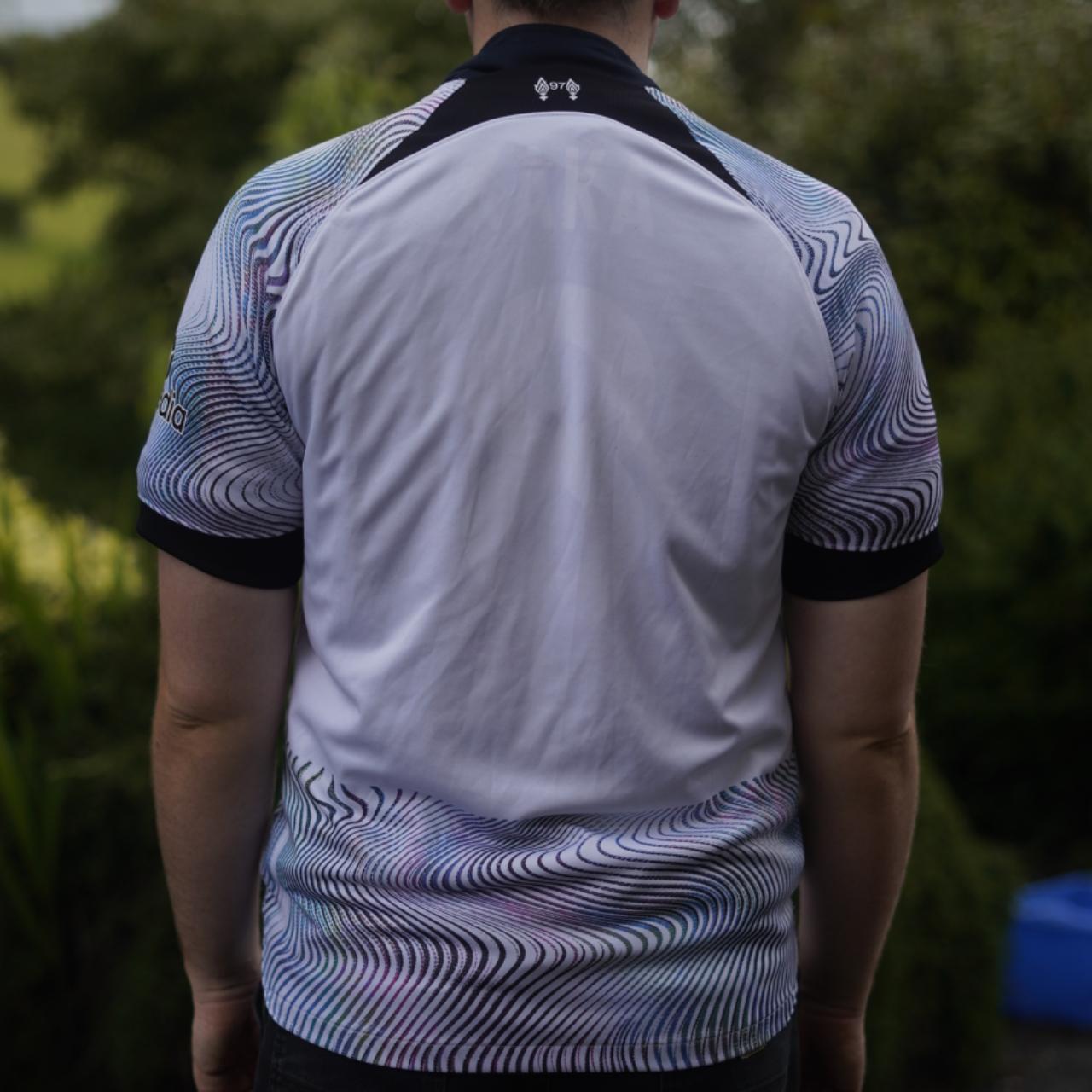 2021/22 Liverpool Away Shirt by Nike.

Size: Large