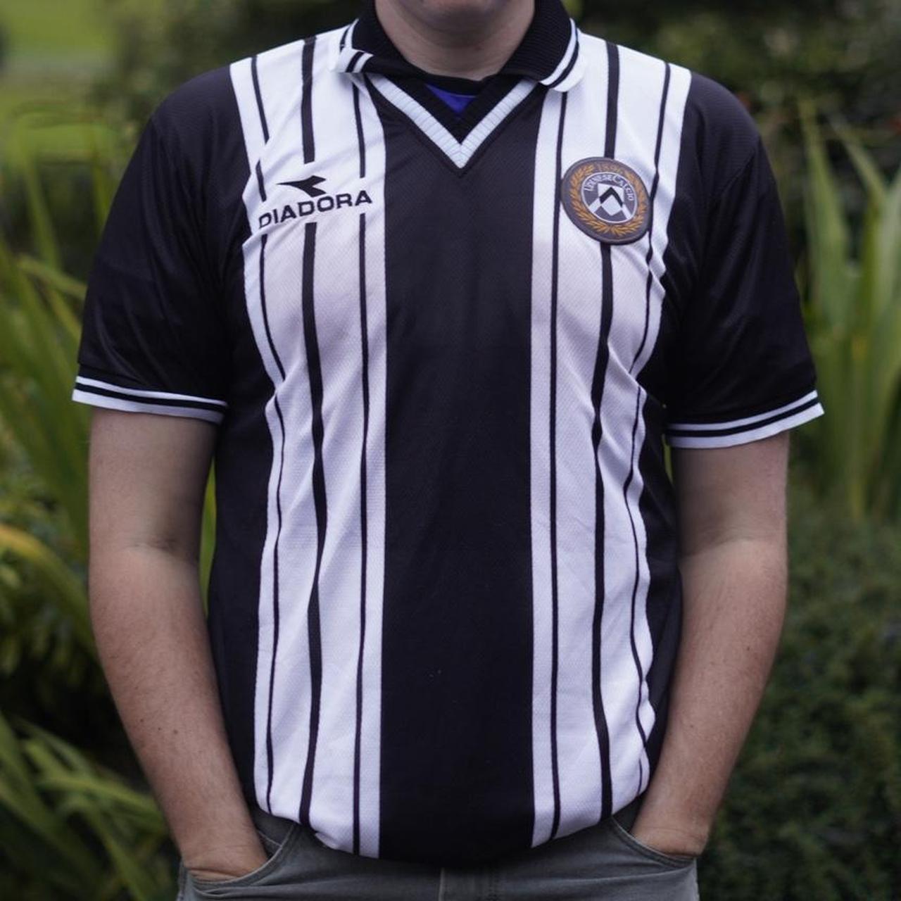 1998/99 Udinese Home Shirt by Diadora. Size Large