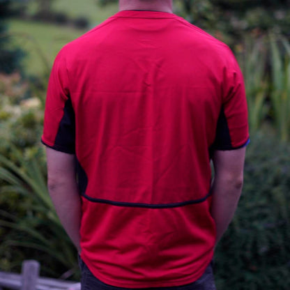 2002/04 Manchester United Home Shirt by Nike. Size Small