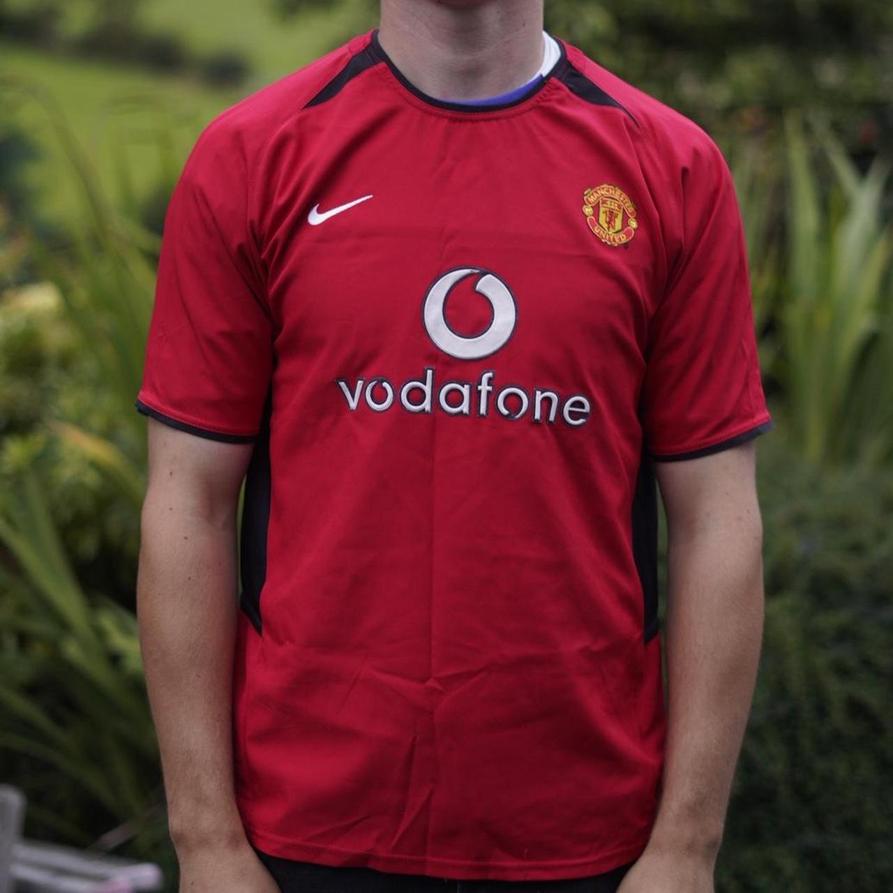 2002/04 Manchester United Home Shirt by Nike. Size Small