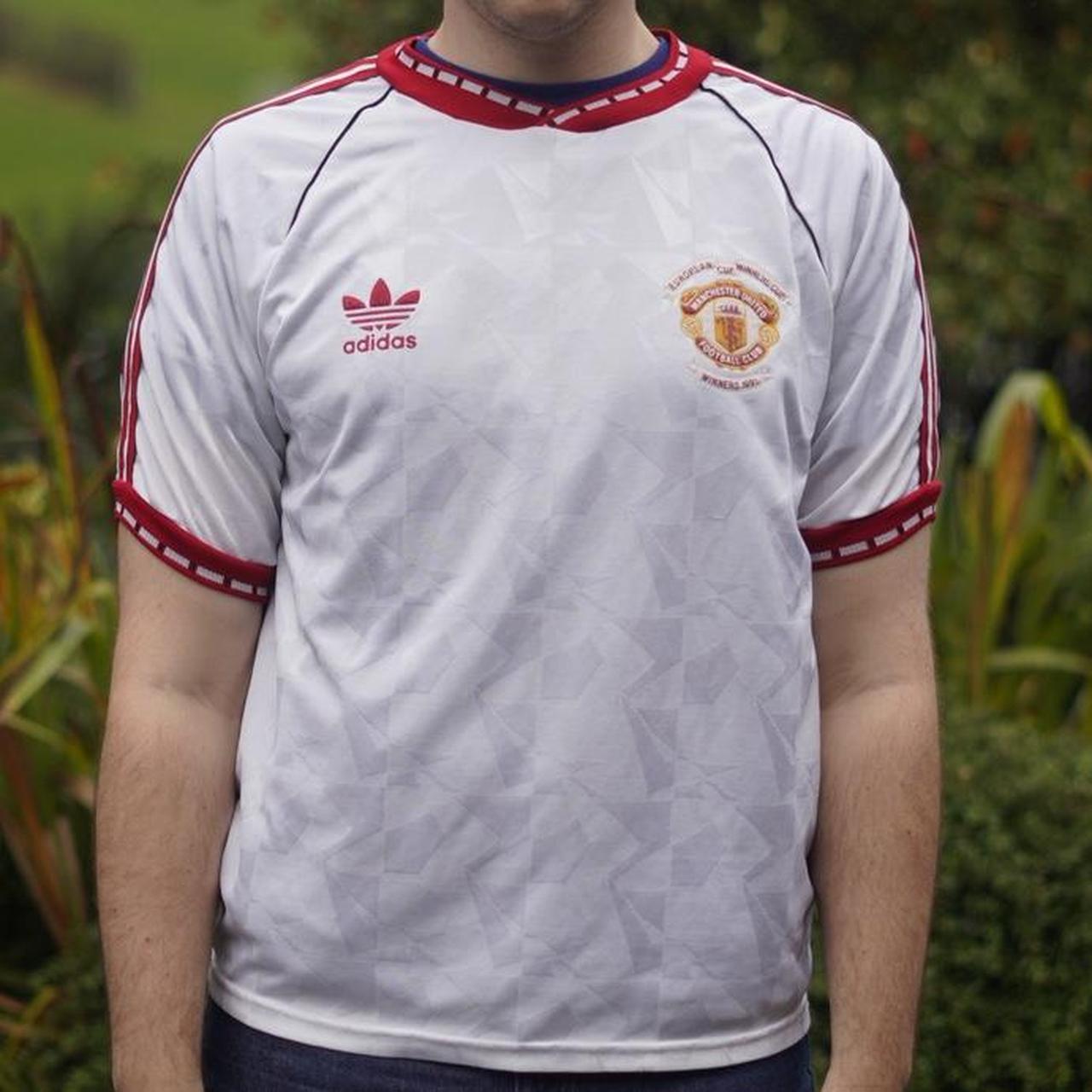 1990/91 Manchester United Away Shirt (Cup Winner's Cup). Size XL