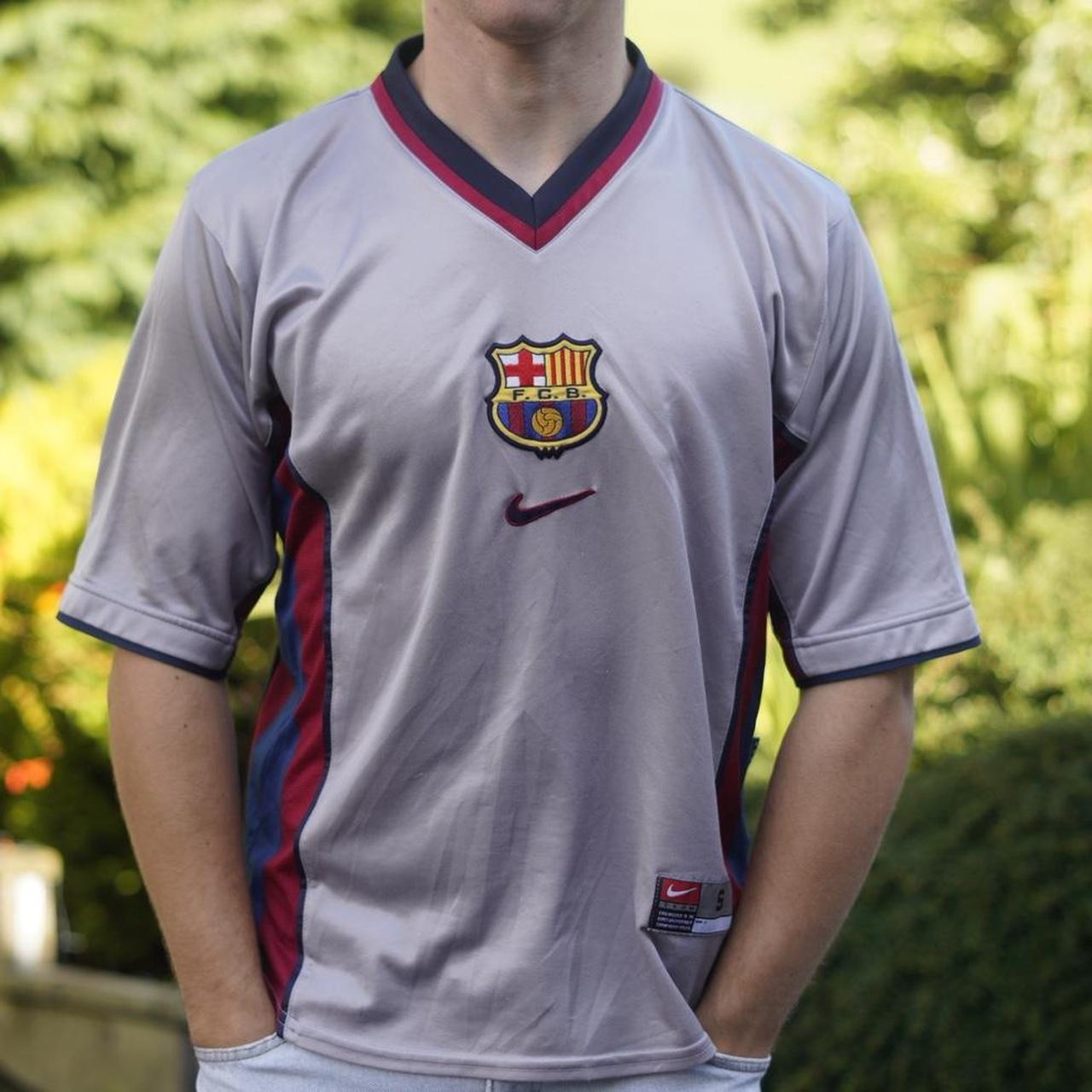 1998/01 Barcelona Away Shirt by Nike - Rivaldo #11. Size Small